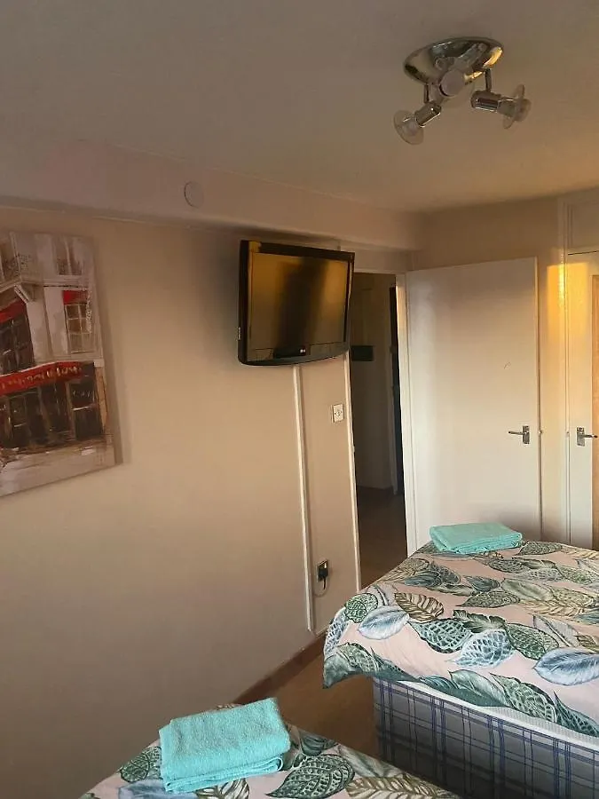 Snooze Central: Victoria Centre Apartments with Home Cooking Nottingham 0*,