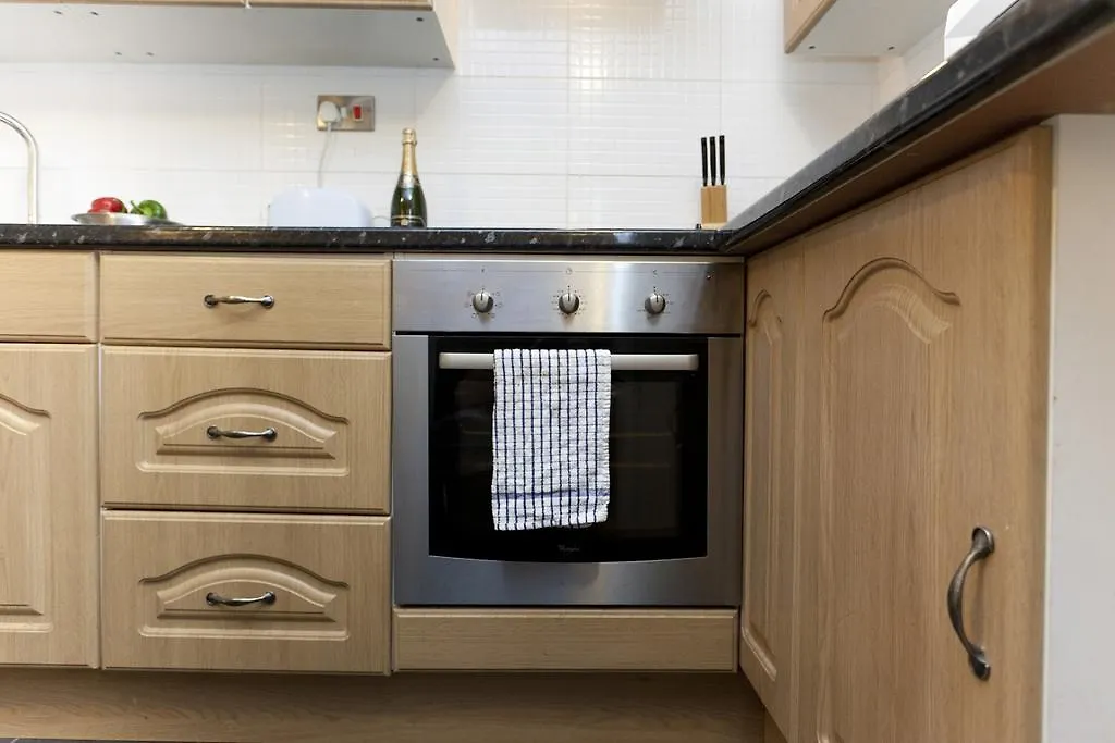 Snooze Central: Victoria Centre Apartments with Home Cooking Nottingham 0*,  United Kingdom